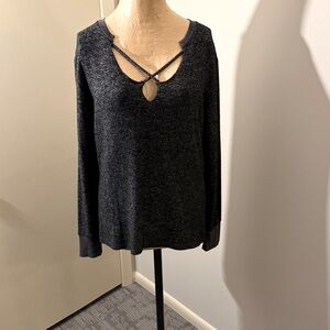 Amerikanable sweater high low oversize small has distressing on the top